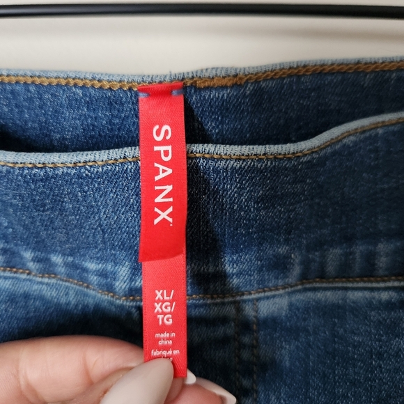 SPANXshape™ | EveryWear High Rise Pull On Straight Leg Jeans - Size XL - Picture 8 of 9